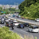 渋滞する高速道路